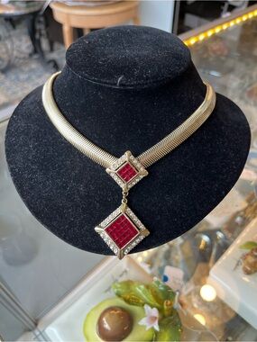 Heidi Daus “Spectacular Setting” Statement Necklace